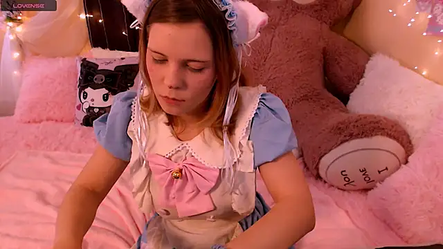 Snapshot of Enrujuvu_Vanpaia chatting on October 19, 2025, 6:49 am Enrujuvu Vanpaia online show from October 19, 2025, 6:49 am