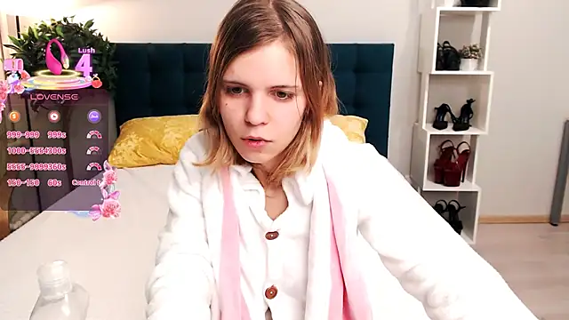 Snapshot of Enrujuvu_Vanpaia chatting on September 14, 2025, 9:37 pm Enrujuvu Vanpaia online show from September 14, 2025, 9:37 pm