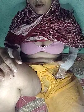 Snapshot of Hotty-Monaa chatting on October 9, 2025, 5:02 pm Hotty-Monaa online show from October 9, 2025, 5:02 pm