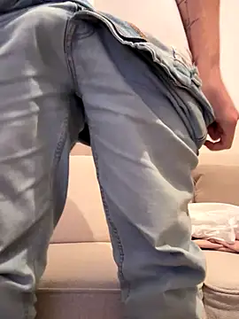 Snapshot of HommeSecret- chatting on October 27, 2025, 5:14 pm HommeSecret- online show from October 27, 2025, 5:14 pm