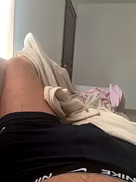 Snapshot of HommeSecret- chatting on September 17, 2025, 4:53 pm HommeSecret- online show from September 17, 2025, 4:53 pm