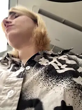 Snapshot of Cherry___Blossom chatting on September 22, 2025, 10:32 am Cherry   Blossom online show from September 22, 2025, 10:32 am