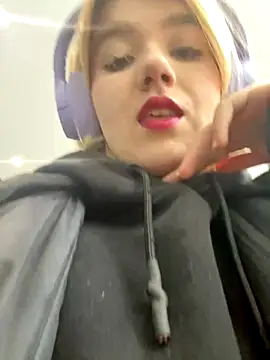 Snapshot of Cherry___Blossom chatting on October 2, 2025, 11:02 am Cherry   Blossom online show from October 2, 2025, 11:02 am