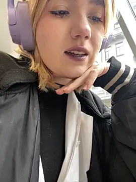 Snapshot of Cherry___Blossom chatting on October 22, 2025, 11:20 am Cherry   Blossom online show from October 22, 2025, 11:20 am