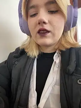 Snapshot of Cherry___Blossom chatting on October 23, 2025, 11:09 am Cherry   Blossom online show from October 23, 2025, 11:09 am