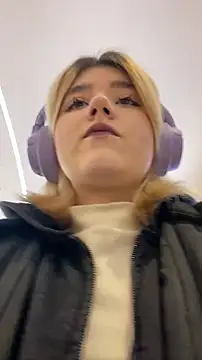 Snapshot of Cherry___Blossom chatting on October 24, 2025, 10:58 am Cherry   Blossom online show from October 24, 2025, 10:58 am