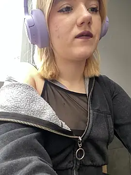 Snapshot of Cherry___Blossom chatting on October 25, 2025, 11:09 am Cherry   Blossom online show from October 25, 2025, 11:09 am