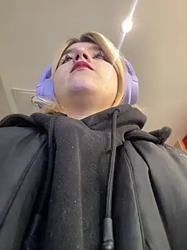 Snapshot of Cherry___Blossom chatting on October 6, 2025, 10:16 am Cherry   Blossom online show from October 6, 2025, 10:16 am