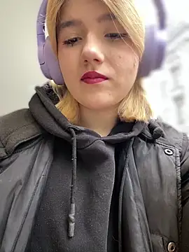 Snapshot of Cherry___Blossom chatting on October 10, 2025, 11:22 am Cherry   Blossom online show from October 10, 2025, 11:22 am