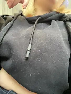 Snapshot of Cherry___Blossom chatting on October 27, 2025, 11:11 am Cherry   Blossom online show from October 27, 2025, 11:11 am