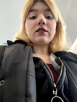 Snapshot of Cherry___Blossom chatting on September 24, 2025, 10:11 am Cherry   Blossom online show from September 24, 2025, 10:11 am