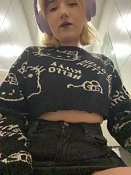 Snapshot of Cherry___Blossom chatting on October 30, 2025, 11:30 am Cherry   Blossom online show from October 30, 2025, 11:30 am