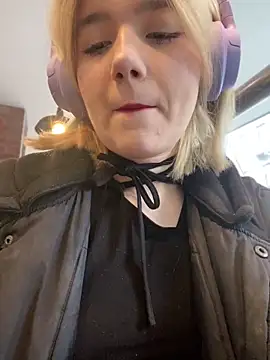 Snapshot of Cherry___Blossom chatting on October 4, 2025, 9:11 am Cherry   Blossom online show from October 4, 2025, 9:11 am