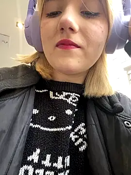 Snapshot of Cherry___Blossom chatting on October 3, 2025, 11:12 am Cherry   Blossom online show from October 3, 2025, 11:12 am