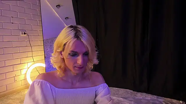 Snapshot of Anjela_Botton chatting on September 19, 2025, 11:14 am Anjela Botton online show from September 19, 2025, 11:14 am