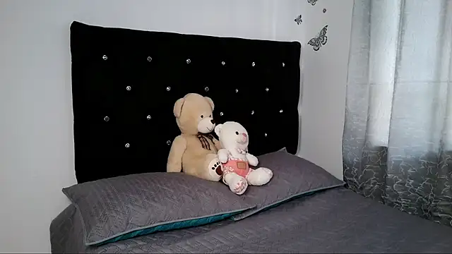 Snapshot of abella-lemus chatting on October 15, 2025, 2:25 pm abella-lemus online show from October 15, 2025, 2:25 pm