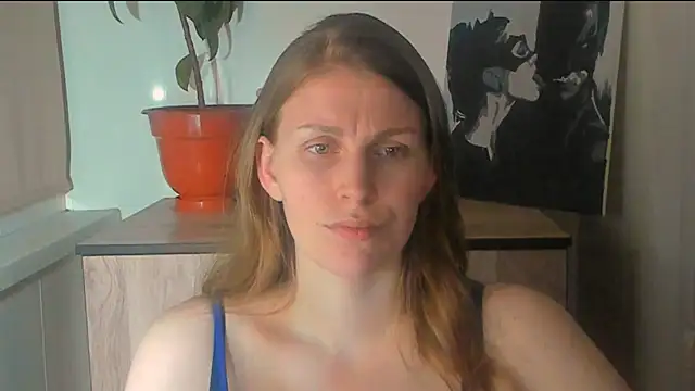 JuliaMuuun online show from April 4, 2026, 8:59 pm