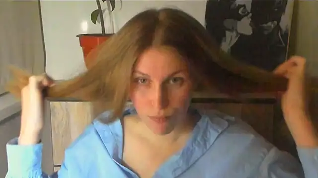 JuliaMuuun online show from March 28, 2026, 7:59 pm