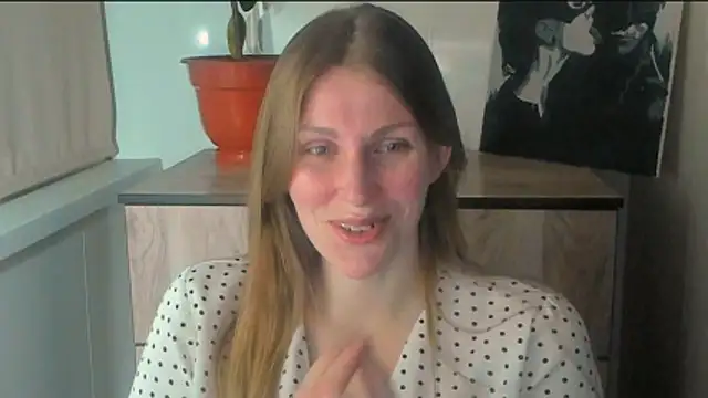 JuliaMuuun online show from April 15, 2026, 10:32 pm