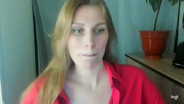 JuliaMuuun online show from June 2, 2026, 7:47 pm