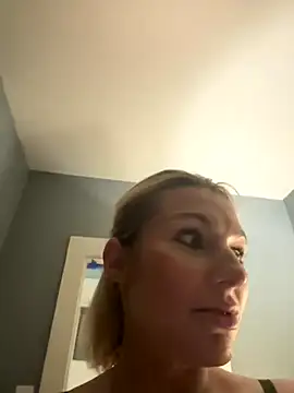 Snapshot of BaddieBossXX2 chatting on November 14, 2025, 3:54 am BaddieBossXX2 online show from November 14, 2025, 3:54 am