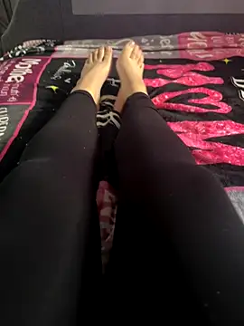 feetwithlottielou online show from September 12, 2025, 8:47 am