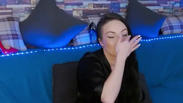 GrayLunna online show from February 15, 2026, 6:03 am