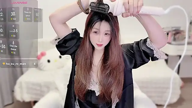 Joyce-bb online show from October 30, 2025, 12:58 pm