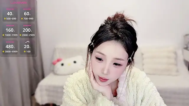 Joyce-bb online show from October 28, 2025, 1:10 pm