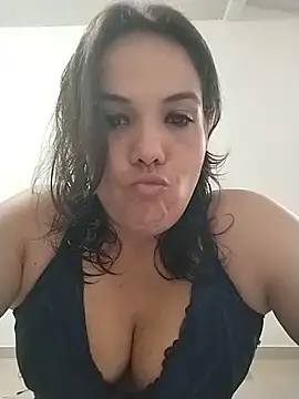 Bellapotencia1985 online show from October 25, 2025, 9:41 am