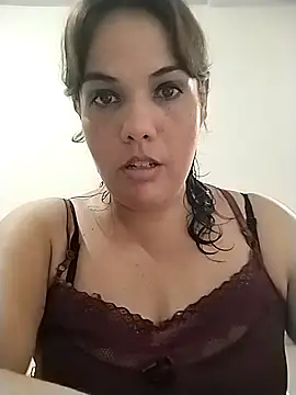 Bellapotencia1985 online show from April 18, 2026, 10:28 am