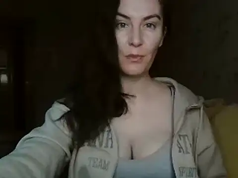 Snapshot of KatalinaQE chatting on October 17, 2025, 6:50 am KatalinaQE online show from October 17, 2025, 6:50 am