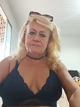 Snapshot of Belladama61 chatting on May 18, 2026, 10:09 am Belladama61 online show from May 18, 2026, 10:09 am