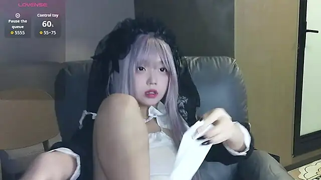 Snapshot of a5l2e0x chatting on November 15, 2025, 2:32 pm a5l2e0x online show from November 15, 2025, 2:32 pm