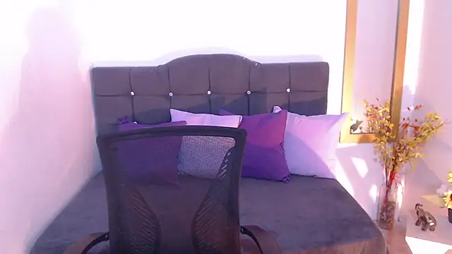 SamantaSweett  online show from November 15, 2025, 1:48 pm