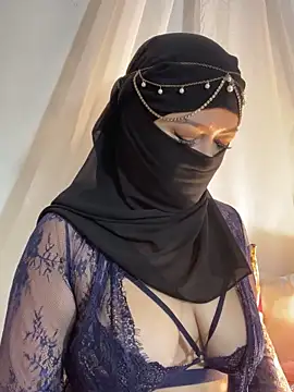 Amyraa  online show from October 2, 2025, 1:03 pm