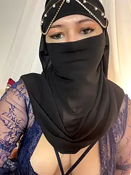 Amyraa  online show from September 23, 2025, 3:41 pm