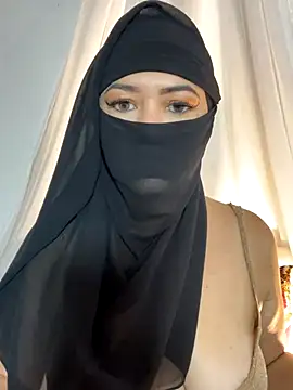 Amyraa  online show from October 22, 2025, 1:10 pm