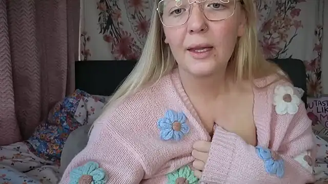 Snapshot of Daisyxoxo_ chatting on October 9, 2025, 8:48 am Daisyxoxo online show from October 9, 2025, 8:48 am