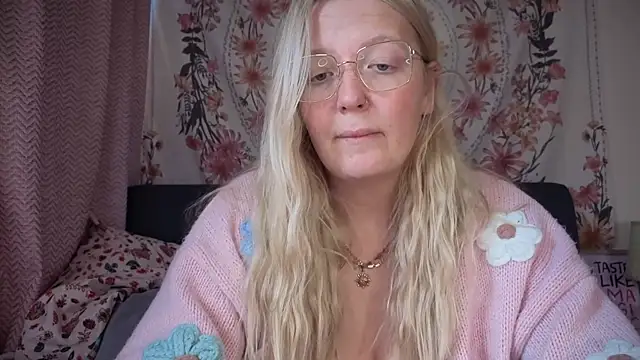 Snapshot of Daisyxoxo_ chatting on September 26, 2025, 8:43 am Daisyxoxo online show from September 26, 2025, 8:43 am