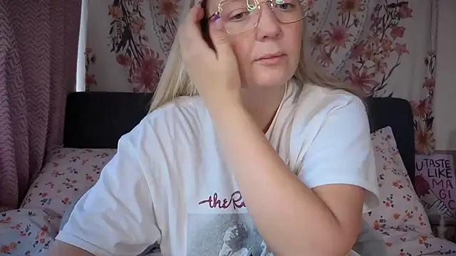 Snapshot of Daisyxoxo_ chatting on October 7, 2025, 8:26 am Daisyxoxo online show from October 7, 2025, 8:26 am