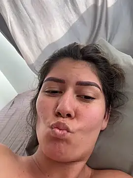 miss silvia online show from October 27, 2025, 8:43 pm