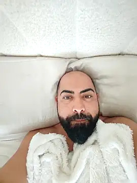 Snapshot of BeastyTime chatting on October 24, 2025, 12:04 pm BeastyTime online show from October 24, 2025, 12:04 pm