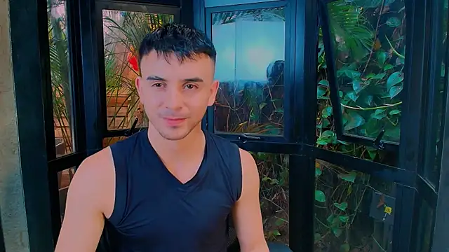 SebasRoman  online show from September 12, 2025, 7:57 pm