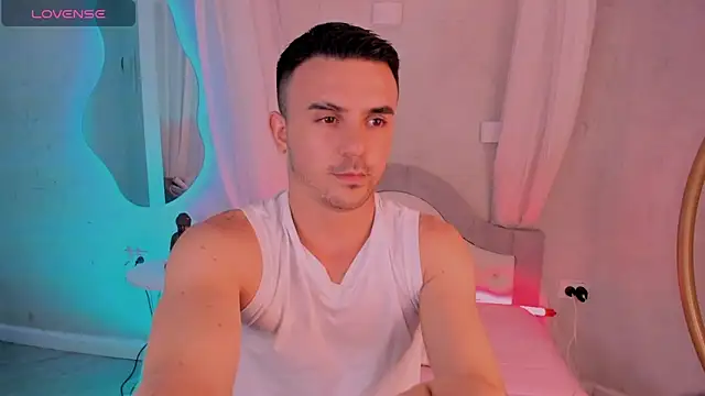 SebasRoman  online show from September 10, 2025, 10:20 pm