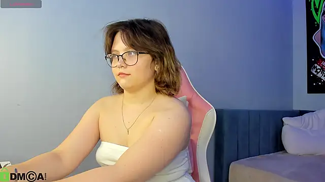 Nina Lunaa online show from September 17, 2025, 8:38 am