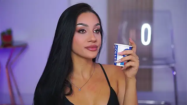 NinaSolenne online show from November 28, 2025, 7:47 pm