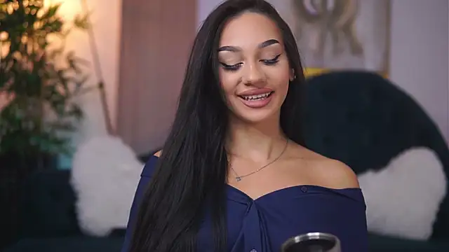 NinaSolenne online show from November 3, 2025, 7:39 pm