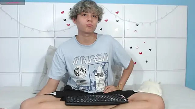 NathanBell online show from September 26, 2025, 12:06 am