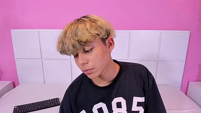 NathanBell online show from October 31, 2025, 8:00 am